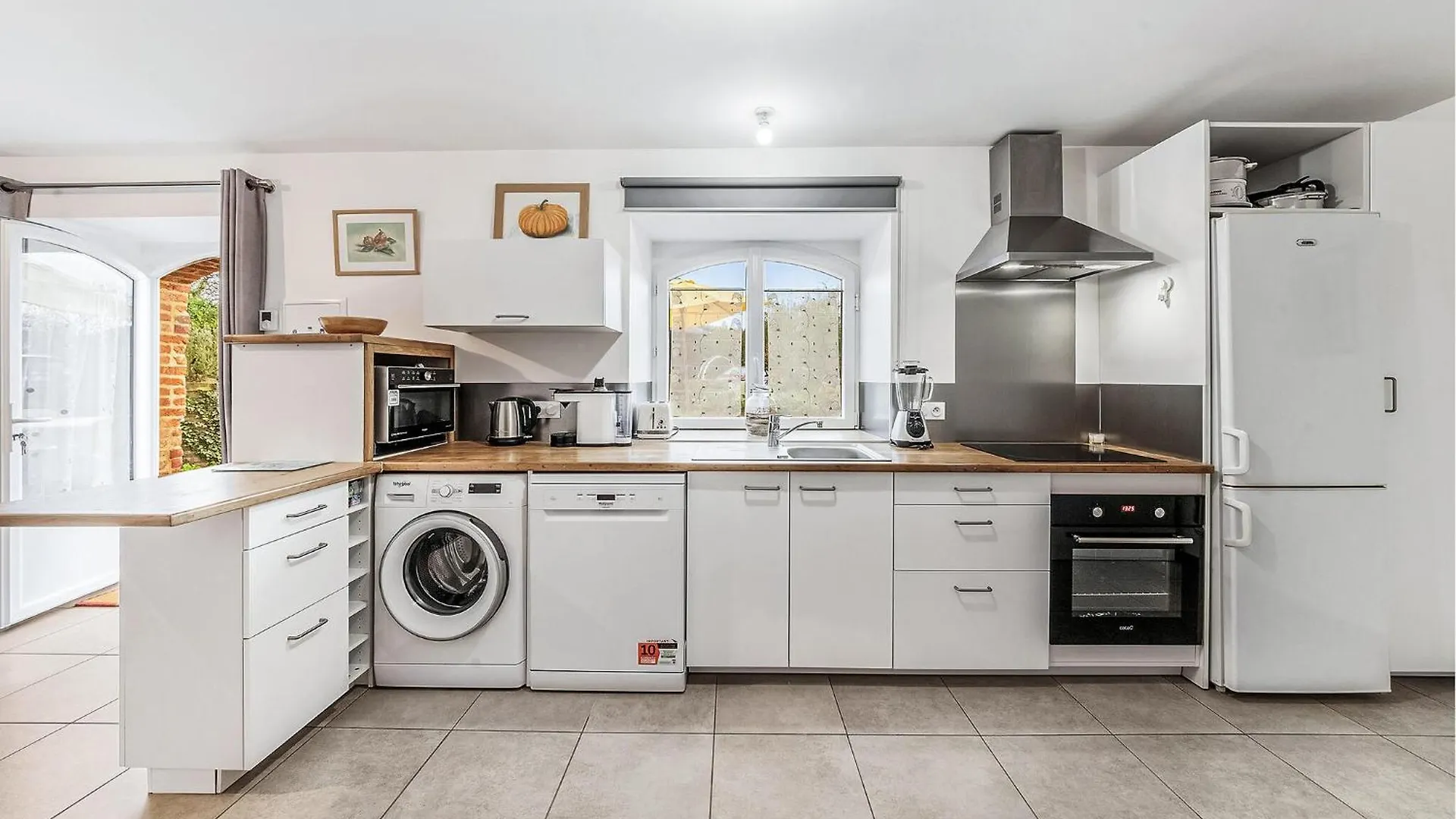 2 Bedroom Gorgeous Home In Saint-Meloir-Des-Ondes 0*,  France