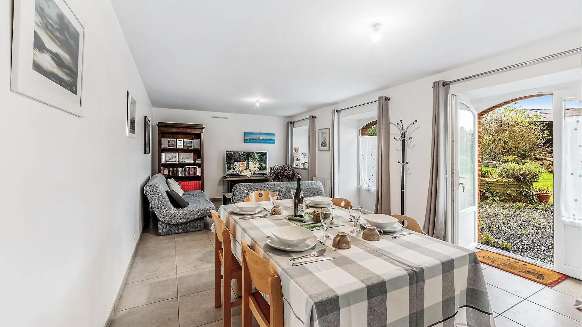 2 Bedroom Gorgeous Home In Saint-Meloir-Des-Ondes 0*,  France
