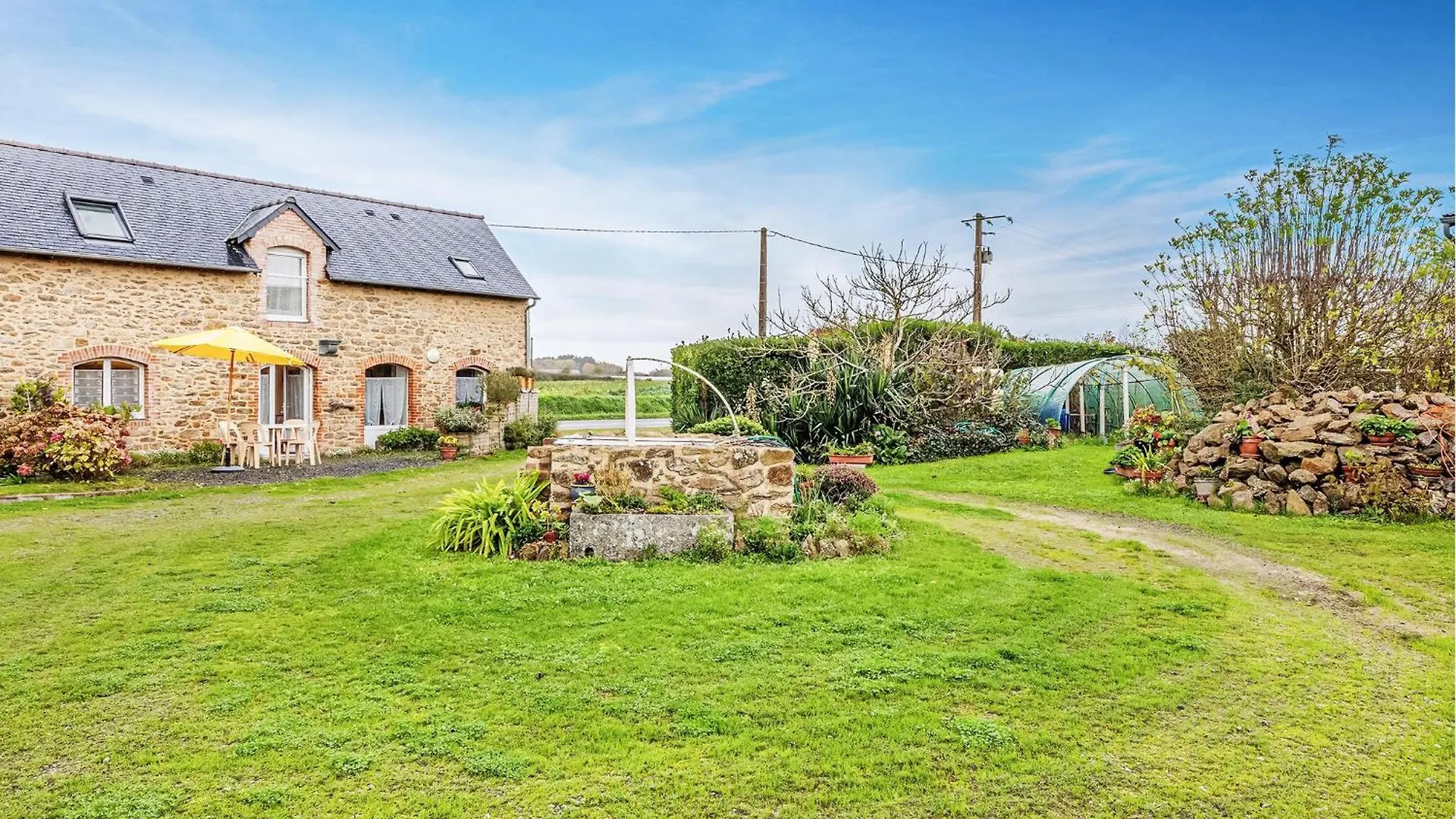 2 Bedroom Gorgeous Home In Saint-Meloir-Des-Ondes